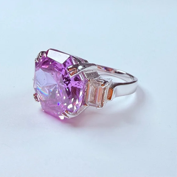 Amethyst Purple 13.5 CT Cubic Zirconia Grand Sterling Silver 925 Vintage Ring - Picture 7 of 12